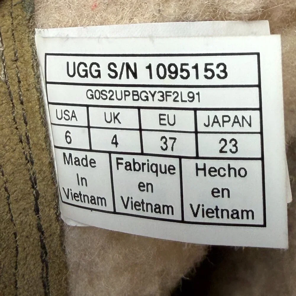 UGG women's Blayre III short boots 6 sherpa green sheepswool cuff buckle snow